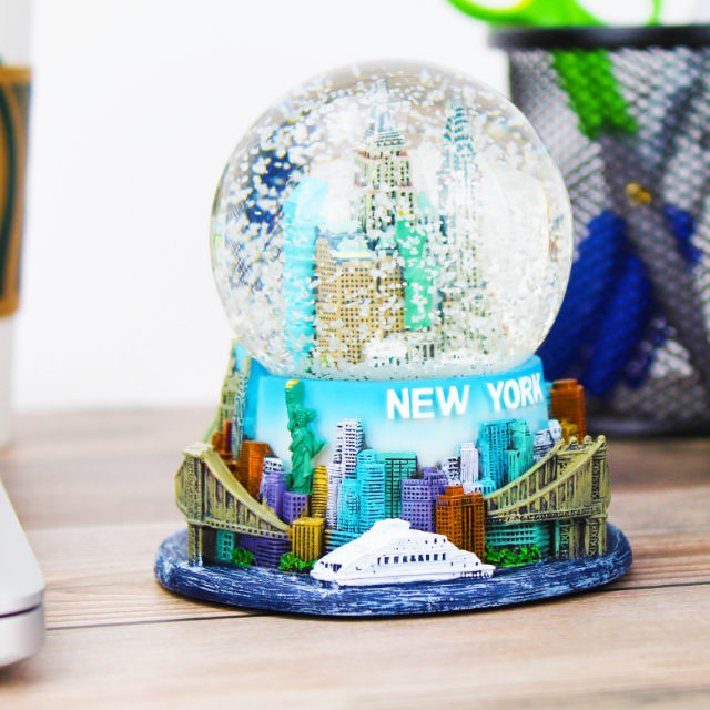 Musical Bridge-scape Manhattan "NEW YORK" Snow Globe | New York City Souvenir (3 Sizes)