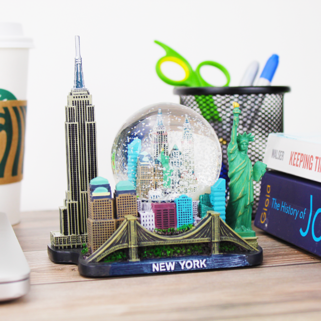 4D-Base Cityscape "NEW YORK" Snow Globe